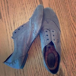 Born Women’s Leather Flats, size 5.5